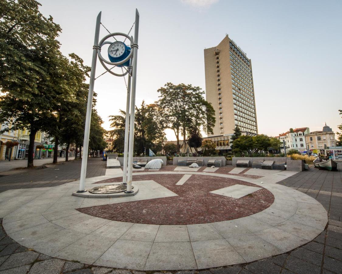 Ferienwohnung Large Flat Bulair - Excellent Location Burgas City Exterior foto